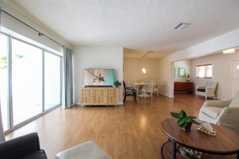 Villa ou maison à louer à Sarasota, Floride: 4 chambres, 190.82 m2 № 226260 - photo 11
