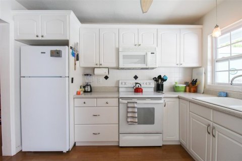 Villa ou maison à louer à Sarasota, Floride: 4 chambres, 190.82 m2 № 226260 - photo 15