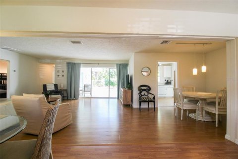 Villa ou maison à louer à Sarasota, Floride: 4 chambres, 190.82 m2 № 226260 - photo 5