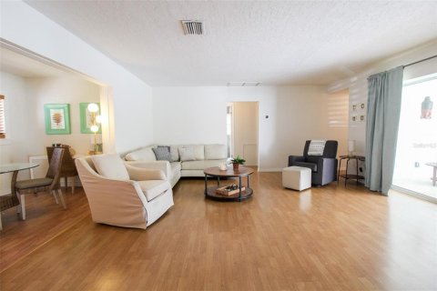 Villa ou maison à louer à Sarasota, Floride: 4 chambres, 190.82 m2 № 226260 - photo 9