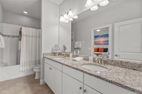 Villa ou maison à vendre à Bradenton, Floride: 3 chambres, 177.63 m2 № 2229787 - photo 24