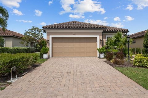 House in Bradenton, Florida 3 bedrooms, 177.63 sq.m. № 2229787