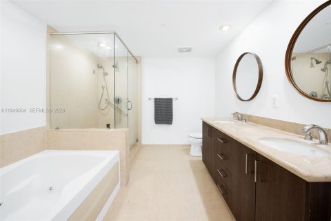 Condo in Miami, Florida, 2 bedrooms № 2183389 - photo 15