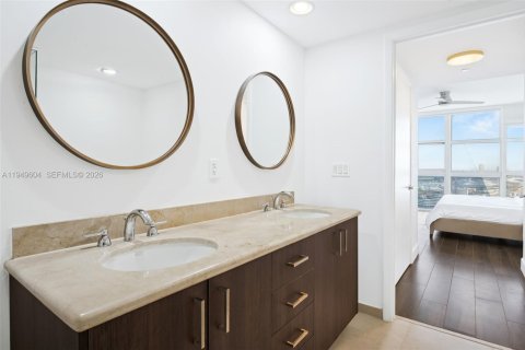 Condo in Miami, Florida, 2 bedrooms № 2183389 - photo 16
