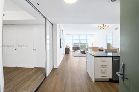 Condo in Miami, Florida, 2 bedrooms № 2183389 - photo 2