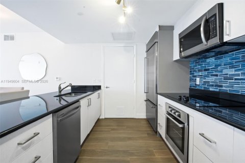 Condo in Miami, Florida, 2 bedrooms № 2183389 - photo 4