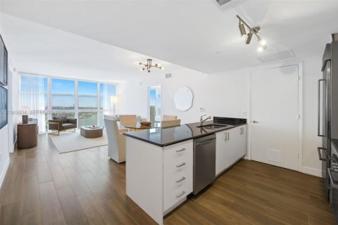 Condo in Miami, Florida, 2 bedrooms № 2183389 - photo 3