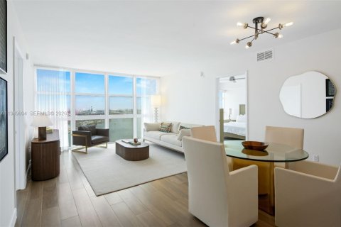 Condo in Miami, Florida, 2 bedrooms № 2183389 - photo 8
