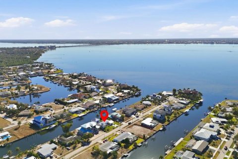 Купить виллу или дом в Порт-Шарлотт, Флорида 12 комнат, 260.13м2, № 2116552 - фото 11