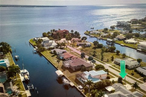 Купить виллу или дом в Порт-Шарлотт, Флорида 12 комнат, 260.13м2, № 2116552 - фото 2