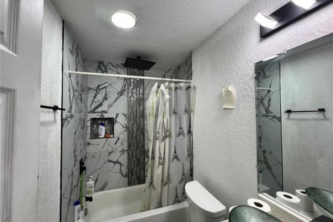 House in Orlando, Florida 4 bedrooms, 134.34 sq.m. № 1798109 - photo 6