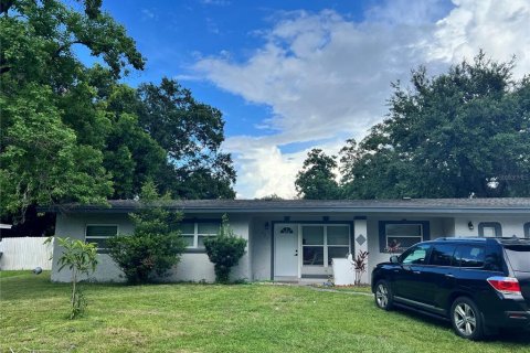 House in Orlando, Florida 4 bedrooms, 134.34 sq.m. № 1798109 - photo 1