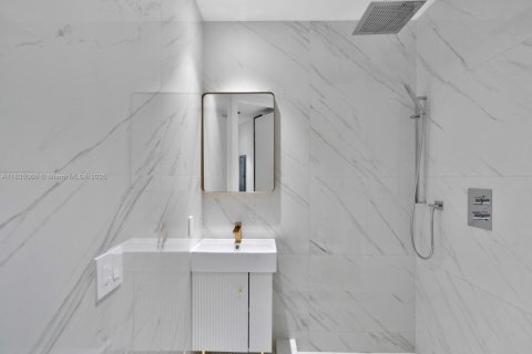 Condo in Sunny Isles Beach, Florida, 4 bedrooms  № 2016827 - photo 27