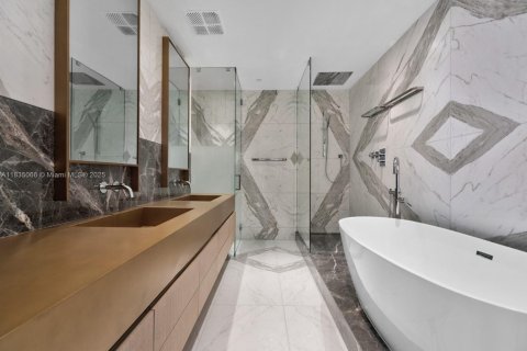 Condo in Sunny Isles Beach, Florida, 4 bedrooms  № 2016827 - photo 16