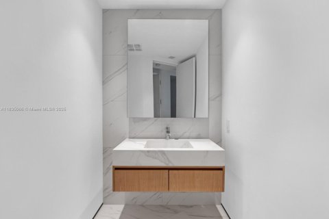 Condo in Sunny Isles Beach, Florida, 4 bedrooms  № 2016827 - photo 21