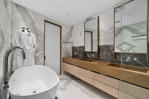 Condo in Sunny Isles Beach, Florida, 4 bedrooms  № 2016827 - photo 18