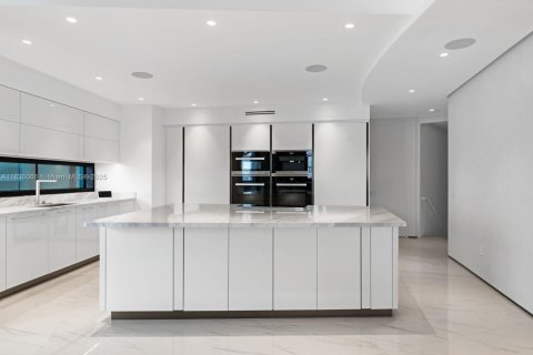 Condo in Sunny Isles Beach, Florida, 4 bedrooms  № 2016827 - photo 9