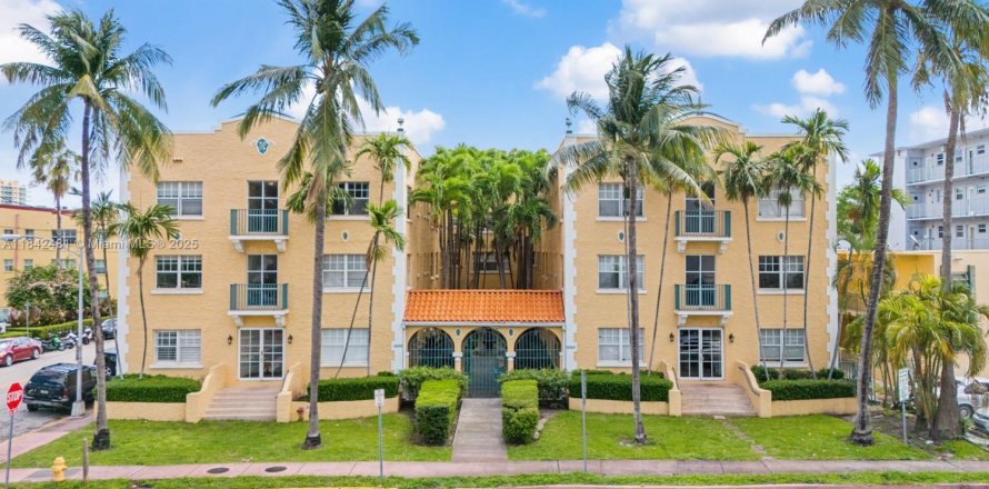 Condominio en Miami Beach, Florida, 2 dormitorios № 1833999