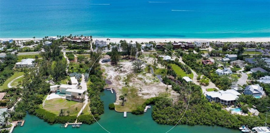House in Longboat Key, Florida 2 bedrooms, 956.71 sq.m. № 2101204