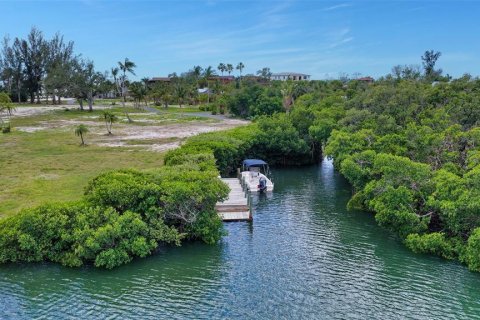 House in Longboat Key, Florida 2 bedrooms, 956.71 sq.m. № 2101204 - photo 17