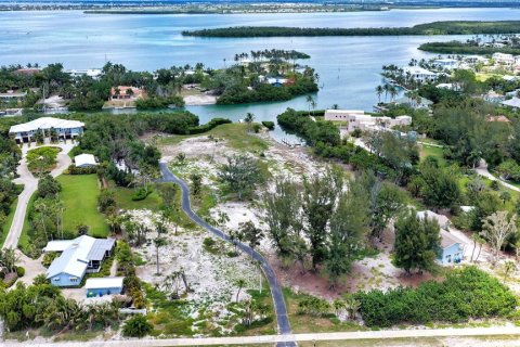 House in Longboat Key, Florida 2 bedrooms, 956.71 sq.m. № 2101204 - photo 15
