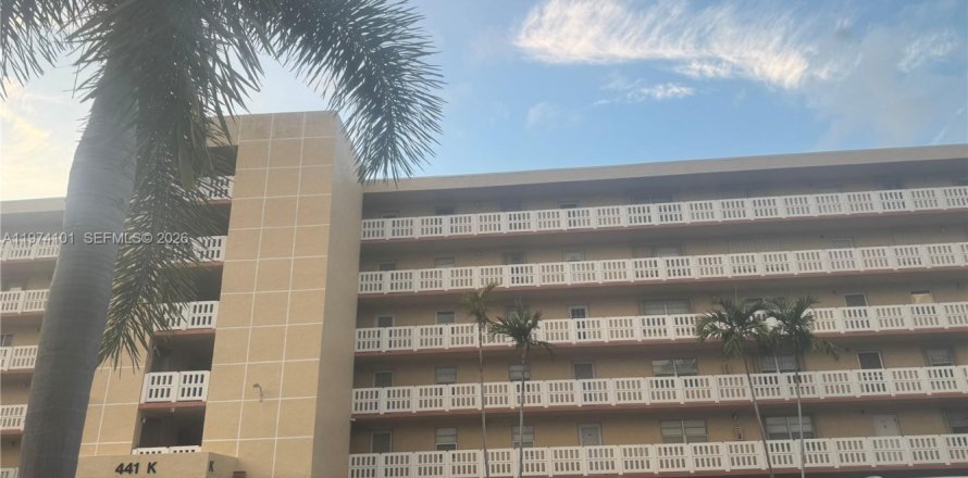 Кондоминиум с 2 спальнями в Дания-Бич, Флорида № 2042940