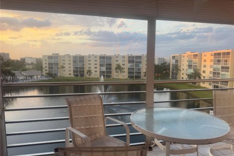 Снять в аренду кондоминиум в Дания-Бич, Флорида 2 спальни, 110.55м2, № 2042940 - фото 3