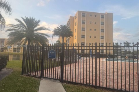 Снять в аренду кондоминиум в Дания-Бич, Флорида 2 спальни, 110.55м2, № 2042940 - фото 21