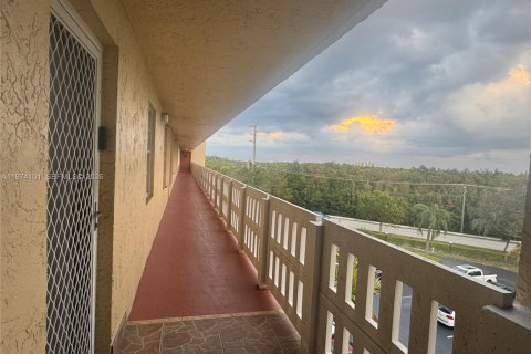 Снять в аренду кондоминиум в Дания-Бич, Флорида 2 спальни, 110.55м2, № 2042940 - фото 2