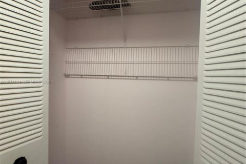 Снять в аренду кондоминиум в Дания-Бич, Флорида 2 спальни, 110.55м2, № 2042940 - фото 8