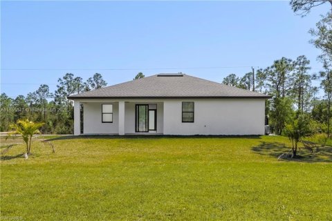 House in Lehigh Acres, Florida 3 bedrooms № 1875063 - photo 4