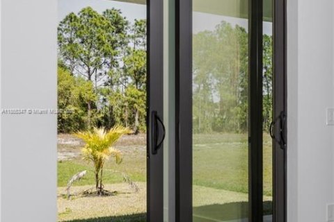 House in Lehigh Acres, Florida 3 bedrooms № 1875063 - photo 14