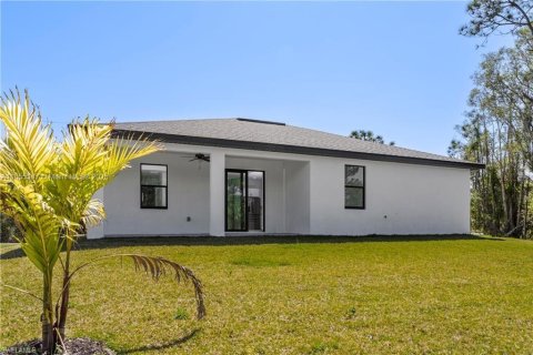 House in Lehigh Acres, Florida 3 bedrooms № 1875063 - photo 5
