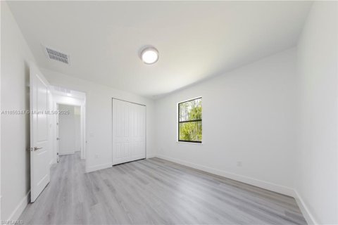 House in Lehigh Acres, Florida 3 bedrooms № 1875063 - photo 16