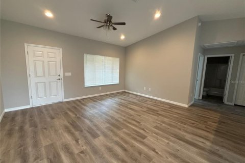 House in Ocklawaha, Florida 3 bedrooms, 122.54 sq.m. № 2379256 - photo 6