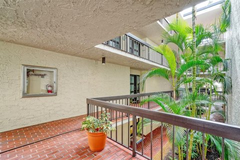 Condo in Longboat Key, Florida, 2 bedrooms № 2395844 - photo 3