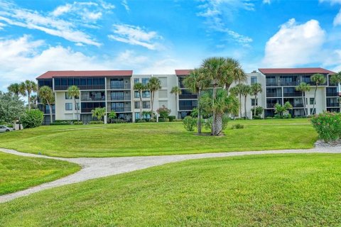 Condo in Longboat Key, Florida, 2 bedrooms № 2395844 - photo 24