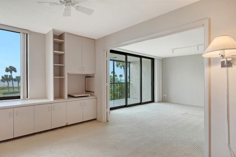 Condo in Longboat Key, Florida, 2 bedrooms № 2395844 - photo 17