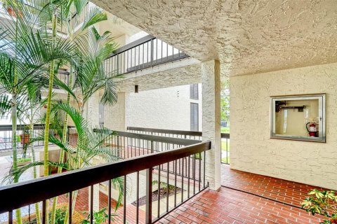 Condo in Longboat Key, Florida, 2 bedrooms № 2395844 - photo 2