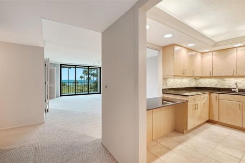 Condo in Longboat Key, Florida, 2 bedrooms № 2395844 - photo 6
