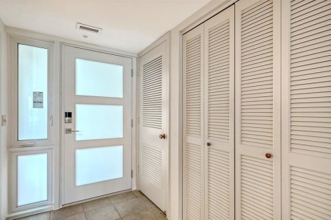 Condo in Longboat Key, Florida, 2 bedrooms № 2395844 - photo 5
