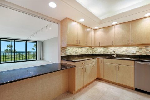 Condo in Longboat Key, Florida, 2 bedrooms № 2395844 - photo 14