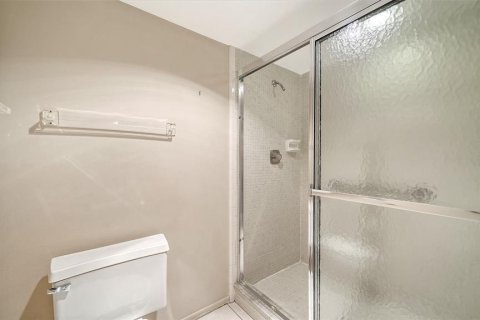 Condo in Longboat Key, Florida, 2 bedrooms № 2395844 - photo 30