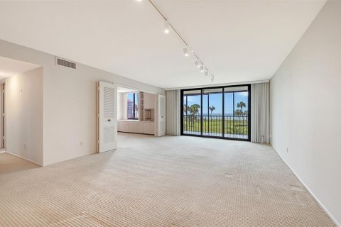 Condo in Longboat Key, Florida, 2 bedrooms № 2395844 - photo 8
