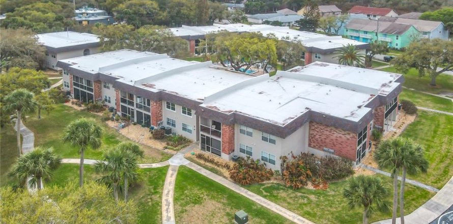 Condominio en New Smyrna Beach, Florida, 2 dormitorios № 2142296