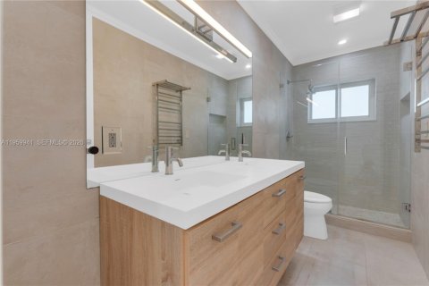 House in Miami Shores, Florida 3 bedrooms, 215.25 sq.m. № 2040910 - photo 18