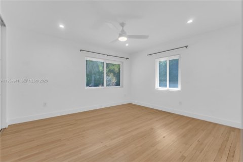 House in Miami Shores, Florida 3 bedrooms, 215.25 sq.m. № 2040910 - photo 10