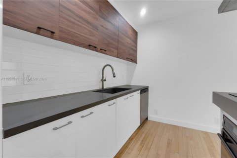 House in Miami Shores, Florida 3 bedrooms, 215.25 sq.m. № 2040910 - photo 7