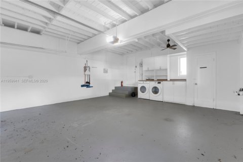 House in Miami Shores, Florida 3 bedrooms, 215.25 sq.m. № 2040910 - photo 20