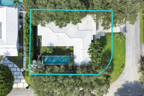 House in Miami Shores, Florida 3 bedrooms, 215.25 sq.m. № 2040910 - photo 23